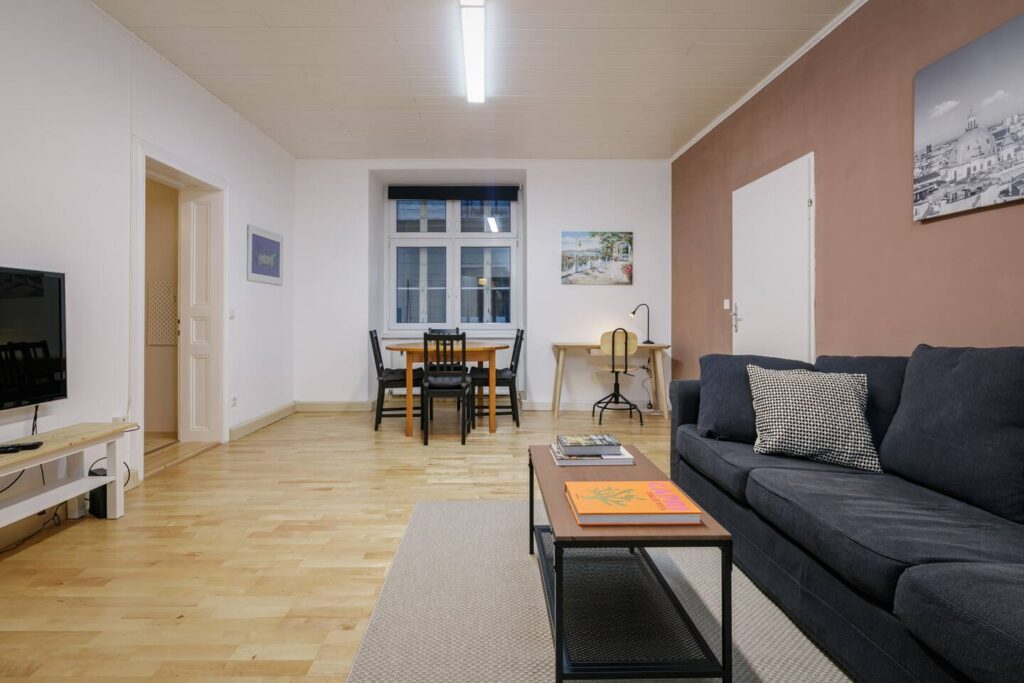 City Center, spacious & quiet, by metro, Ap. 09